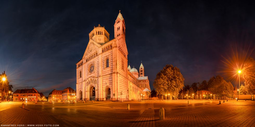 * Speyer Dom Panorama * Der Dom zu Speyer am Abend.