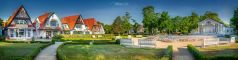 Kurpark und historische Häuser vom Ostseebad Boltenhagen an der Ostsee in Mecklenburg Vorpommern /Deutschland