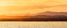 * Warmer Sonnenuntergang in Andalusien * Sonnenuntergang in La Albufera in Spanien in der Nähe von Valencia.