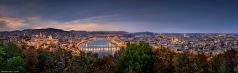 * Budapest Skyline XXL Panorama * Panorama der Stadt Budapest in Ungarn zur blauen Stunde.
