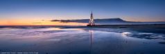 * Cuxhaven am Morgen * Ebbe am Strand von Cuxhafen an der Nordsee zum Sonnenaufgang. Im Bild zu sehen ist die berühmte Bake (Kugelbake ) .