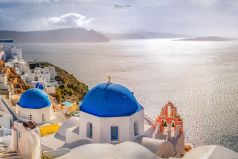 Santorin , Santorini , Griechenland , Kirche in Oia im Sonnenaufgang