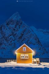 Orangeblue at Hamnoy and Sakristoy , Lofoten / Norwegen