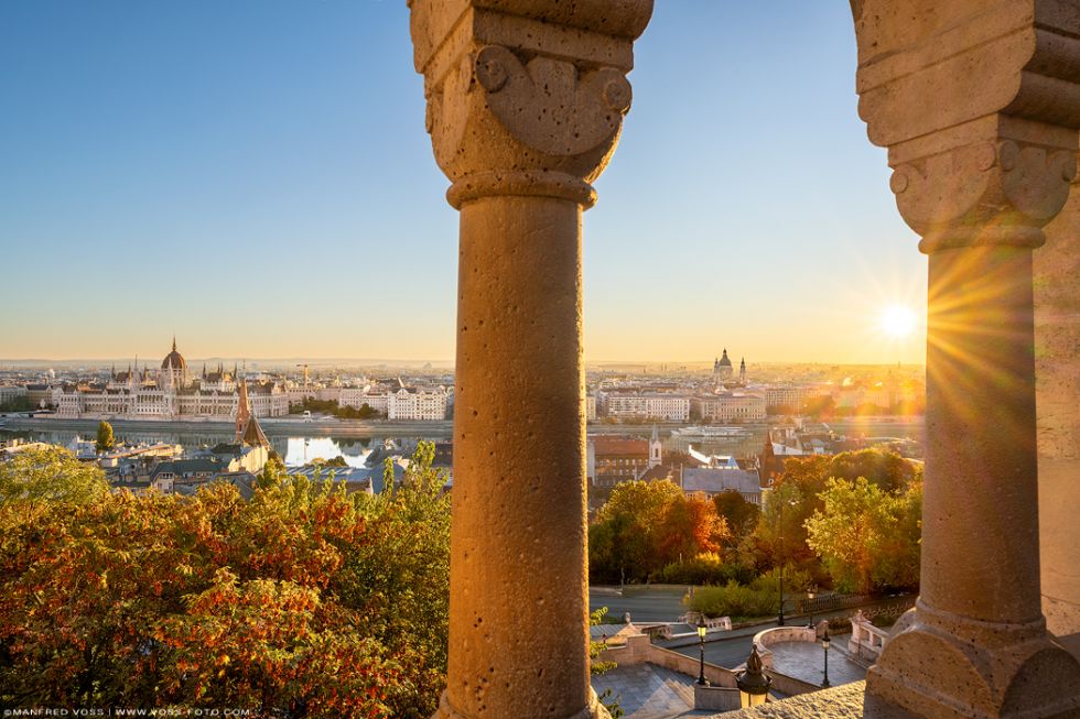 * Budapest Sunrise * Budapest am Morgen. Im Hintergrund sieht man das Parlament von Budapest.