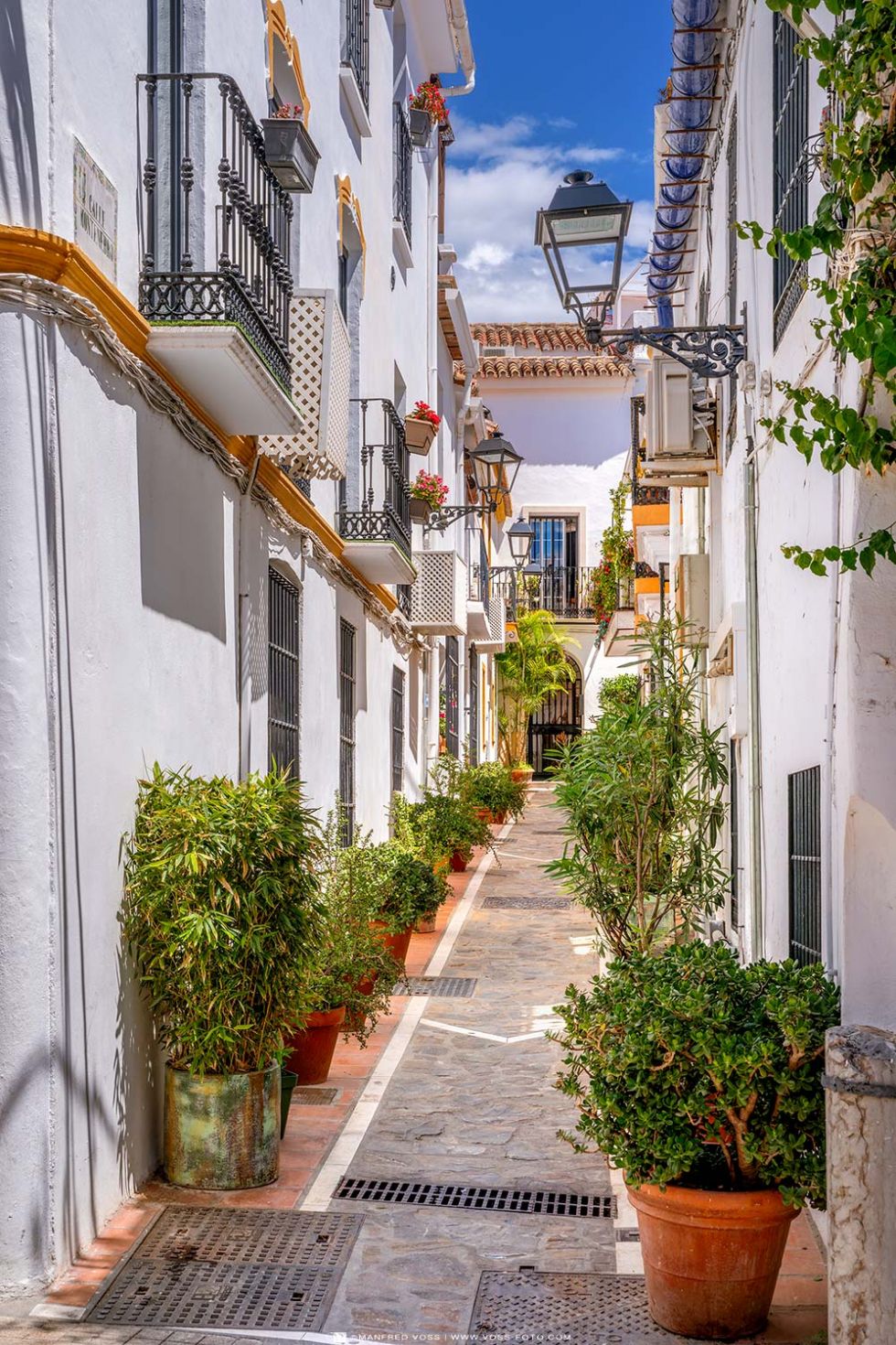 * Gasse in Marbella in Andalusien 7 *