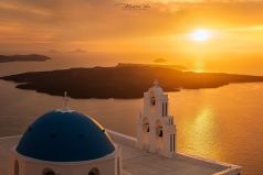 Santorin , Santorini , Griechenland , Glockenturm in Fira zum Sonnenuntergang