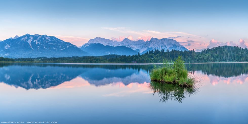 * Barmsee * Alpen Karwendelgebirge bei Mittenwald am Barmsee in Bayern.