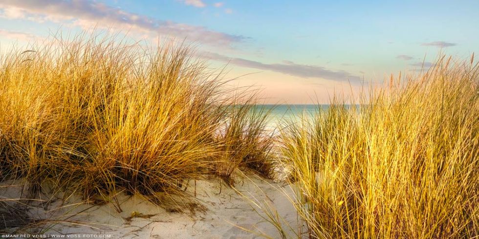 * Dünen Strand und Meer * Sonnenuntergang am Darß an der Ostsee.