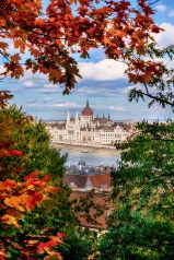 * Goldener Herbst in Budapest * Das Parlament von Budapest.