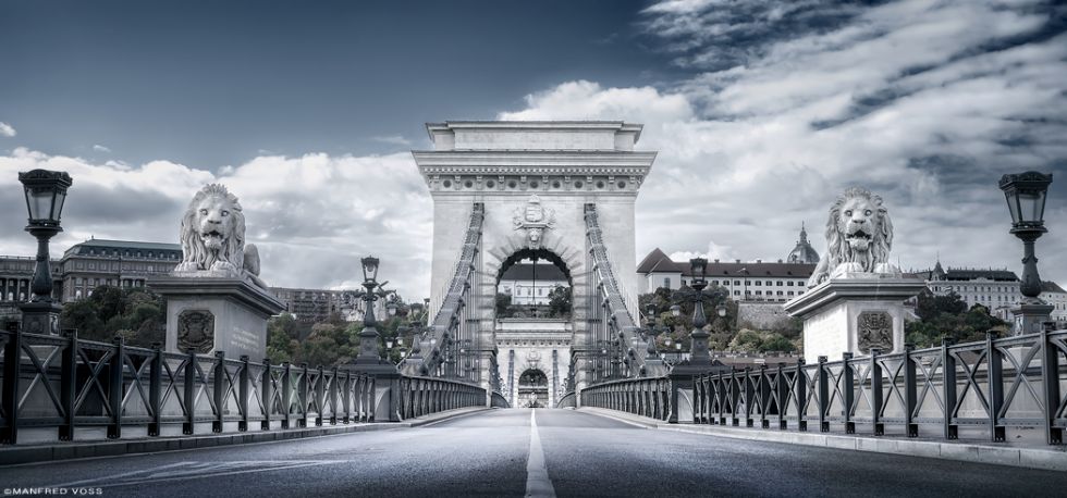 * Die Wächter * Die Kettenbrücke von Budapest.