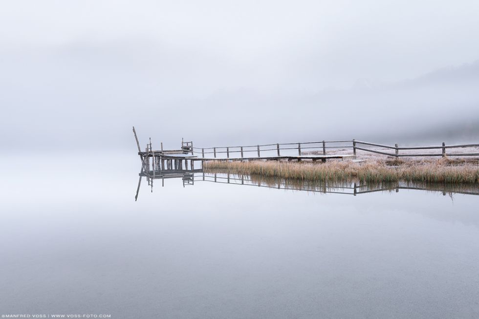 * Sanfte Stille * Der Stazersee bei Sanke Moritz in der Schweiz im stimmungsvollen Morgennebel.
