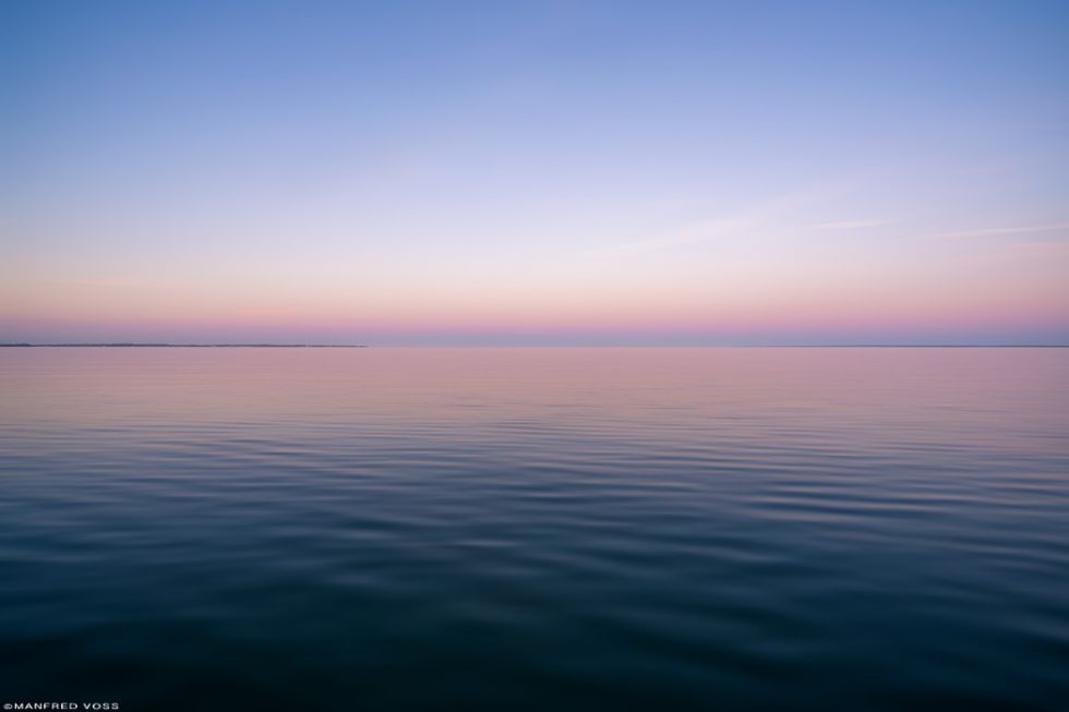 * Stille Ostsee * Sanfte Pastselltöne an der Ostsee an einem stillen Abend am Strand von Scharbeutz an der Ostsee an der lübecker Bucht