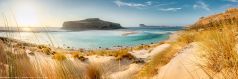 Insel Kreta am Balos Beach mit der Lagune von Balos , weites Panorama mit Dünen