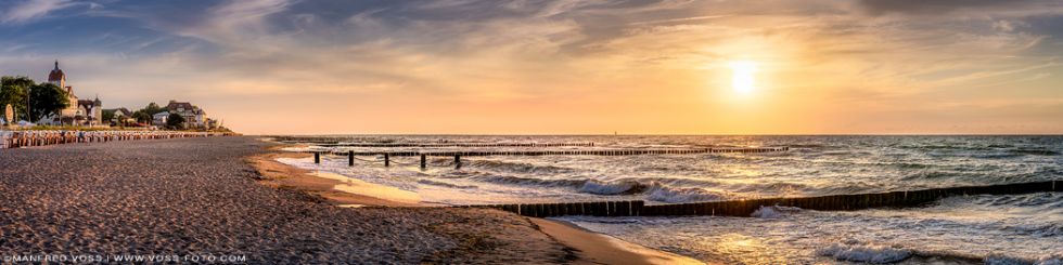 * Kühlungsborn Panorama * Strand von Kühlungsborn an der Ostsee zum Sonnenuntergang.