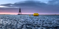 * Cuxhaven Strand am Morgen * Ebbe am Strand von Cuxhaven an der Nordsee zum Sonnenaufgang.