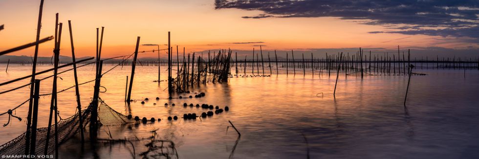 * Fischernetze im Sonnenuntergang * Sonnenuntergang in La Albufera in Spanien in der Nähe von Valencia.