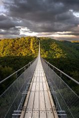 * Hängebrücke Panorama * Imposante Brücken Architektur bei Mörsdorf und Sosberg in Rheinland-Pfalz.