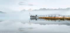 * Sanfte Landschaft Panorama * Der Stazersee bei Sanke Moritz in der Schweiz im stimmungsvollen Morgennebel.