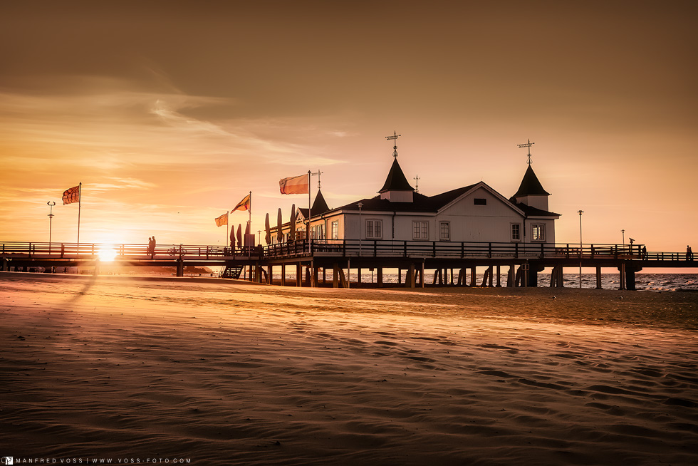 Seebrücke von Ahlbeck auf Usedom zum Stimmungsvollen Sonnenuntergang, Mecklenburg Vorpommern /Deutschland