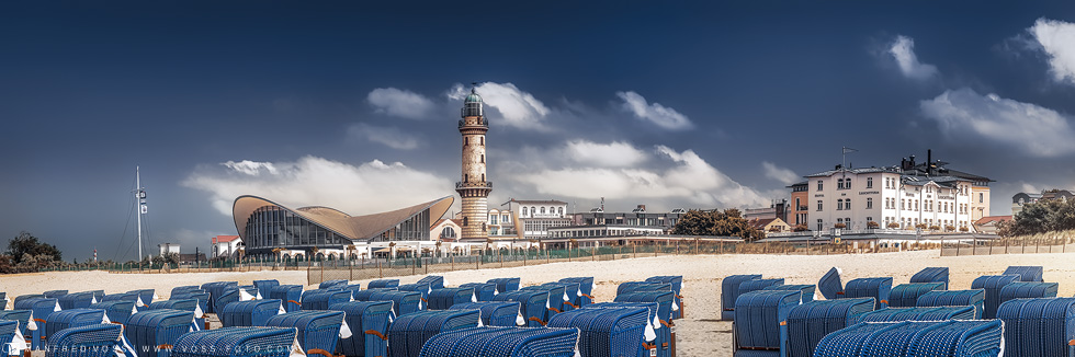 Strand von Kühlungsborn zum Sonnenuntergang mit Strandkörben , Mecklenburg Vorpommern /Deutschland