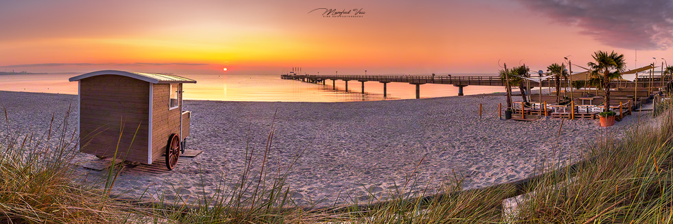 Sommermorgen, Sonnenaufgang am Strand von Scharbeutz / Deutschland