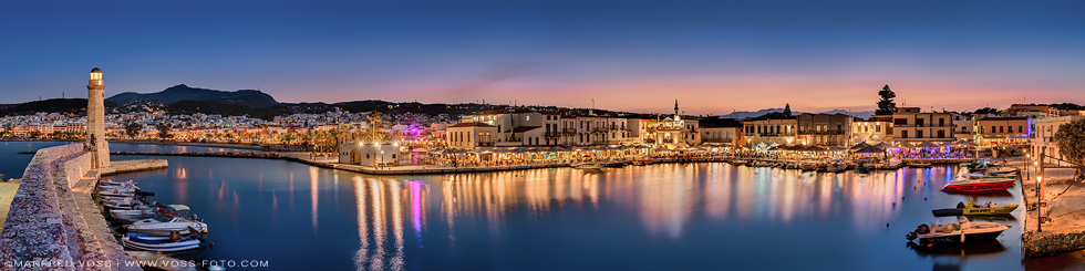 Der Hafen von Rethymnon auf der Insel Kreta am Abend