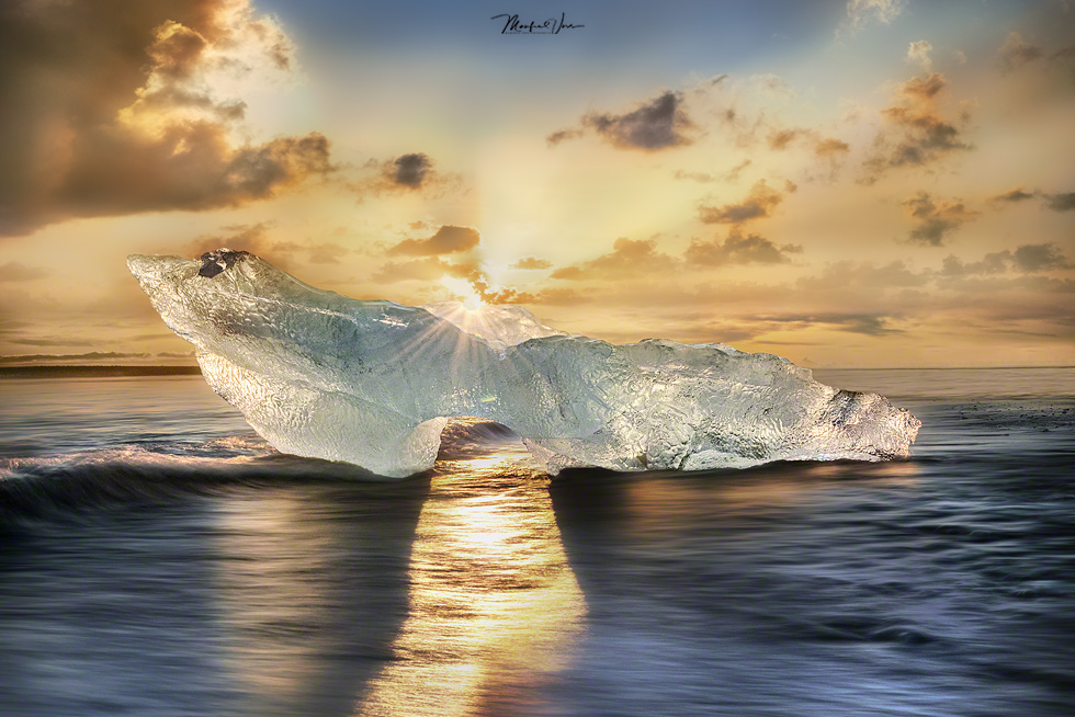 Ice Sculpture , Eisblöcke am Strand auf Island