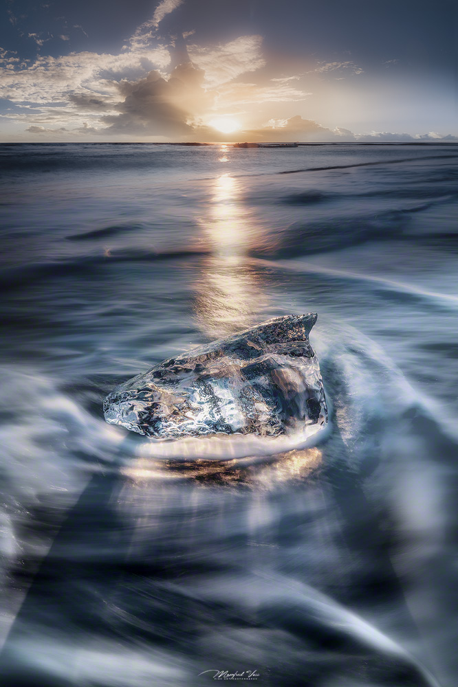 Shining , Icesculptures , Eisblöcke am Strand auf Island