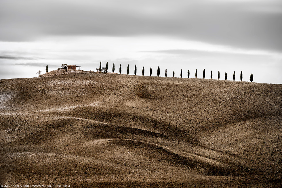 Waves. Braune Erdtöne. Toskana Italien im Oktober.