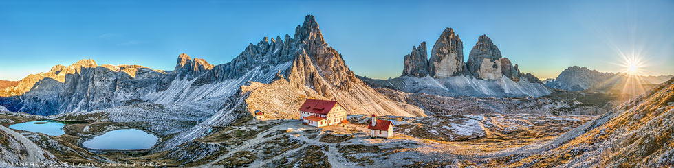 Drei Zinnen XXL Sunset Panorama , in den Dolomiten in Italien in Südtorol. Panoramabild.